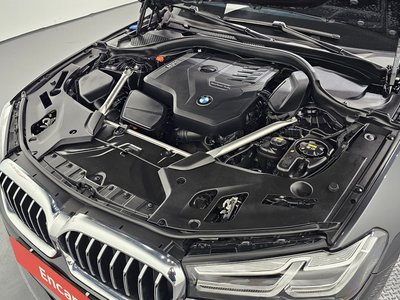 2022 BMW 5 SERIES photo 7