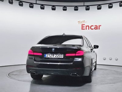 2022 BMW 5 SERIES photo 3