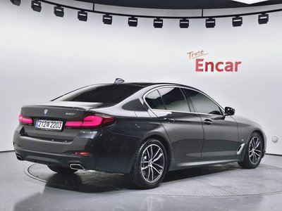 2022 BMW 5 SERIES photo 4