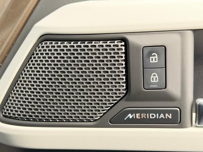 LAND ROVER DEFENDER - 9