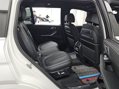 2025 BMW X7 缩略图 12
