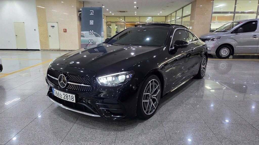 MERCEDES-BENZ E-CLASS - View 1