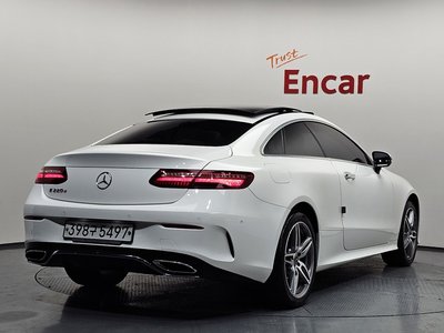 MERCEDES-BENZ E-CLASS - 2