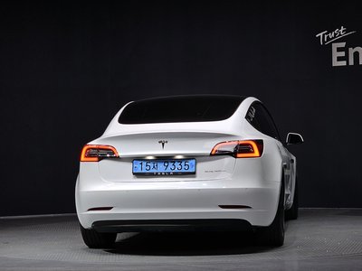 TESLA MODEL 3 - 3