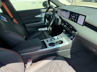 2025 Genesis GV70 thumbnail 14