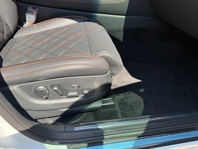 2025 Genesis GV70 thumbnail 15