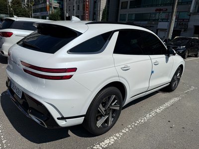 صورة 7 لـ 2025 Genesis GV70