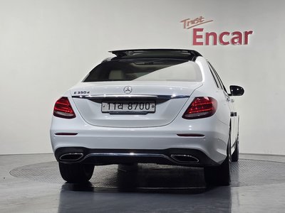 MERCEDES-BENZ E-CLASS - 4