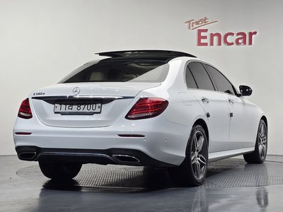 MERCEDES-BENZ E-CLASS - 3