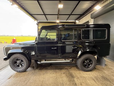 LAND ROVER DEFENDER - 5
