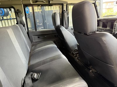 LAND ROVER DEFENDER - 7