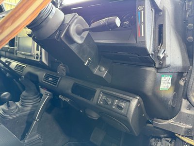 LAND ROVER DEFENDER - 8