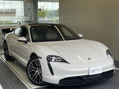 2022 Porsche TAYCAN photo 9