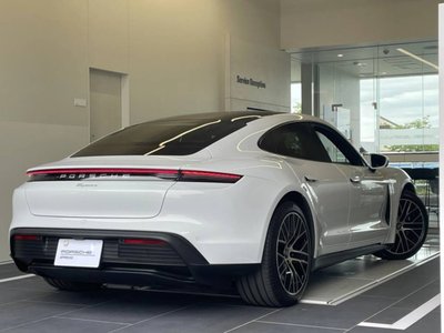 2022 Porsche TAYCAN photo 7