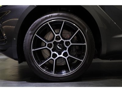 ASTON MARTIN DBX - 9