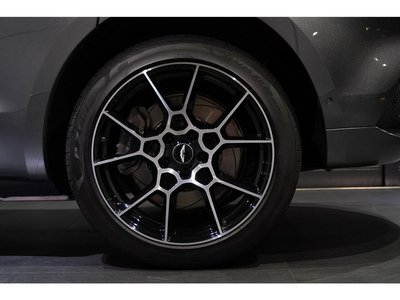 ASTON MARTIN DBX - 10