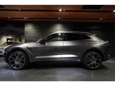 ASTON MARTIN DBX - 8