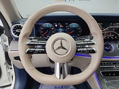 MERCEDES-BENZ E-CLASS - 9