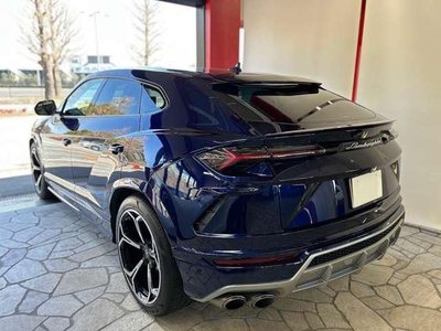 LAMBORGHINI URUS - 4