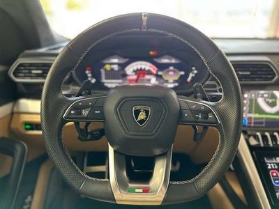 LAMBORGHINI URUS - 5