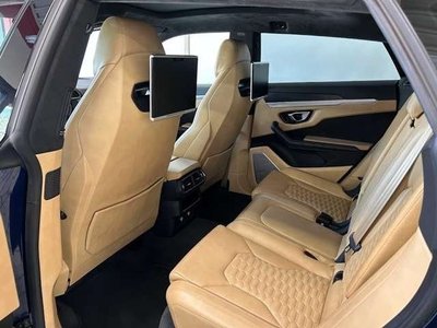 LAMBORGHINI URUS - 8