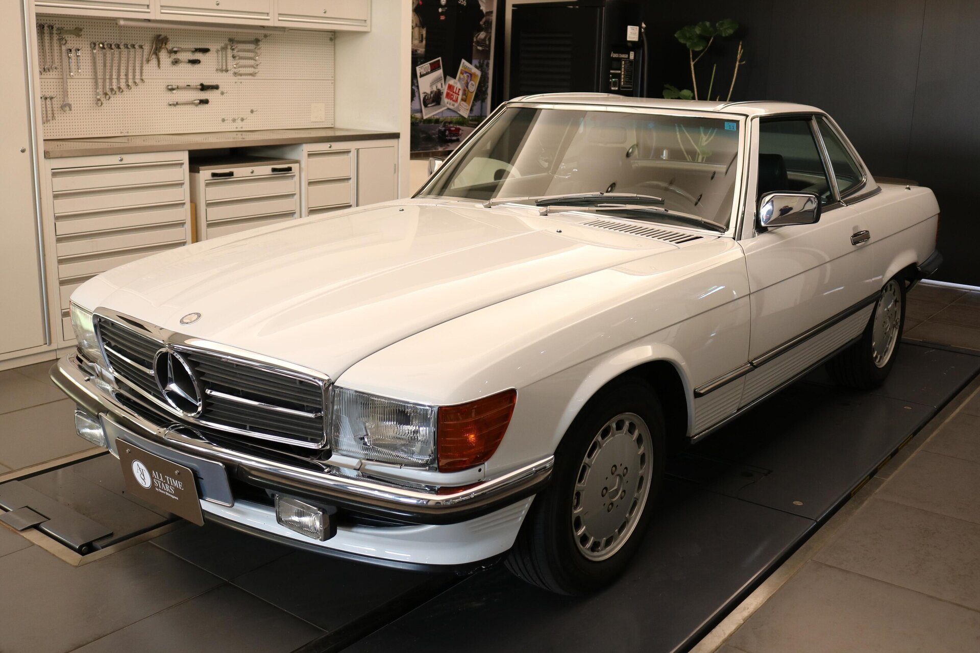 MERCEDES-BENZ SL - View 1