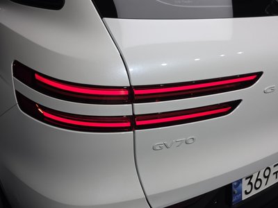 صورة 10 لـ 2024 Genesis GV70