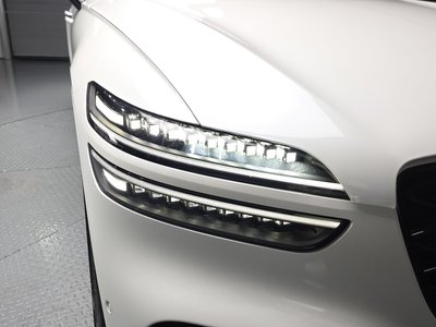 صورة 9 لـ 2024 Genesis GV70