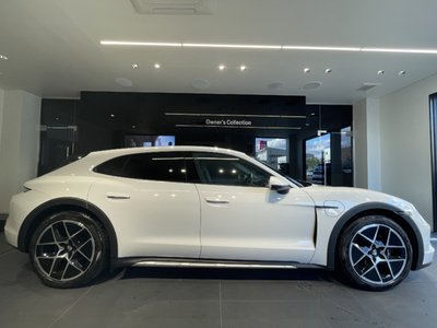 PORSCHE TAYCAN CROSS TURISMO - 10