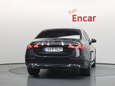 MERCEDES-BENZ E-CLASS - 4