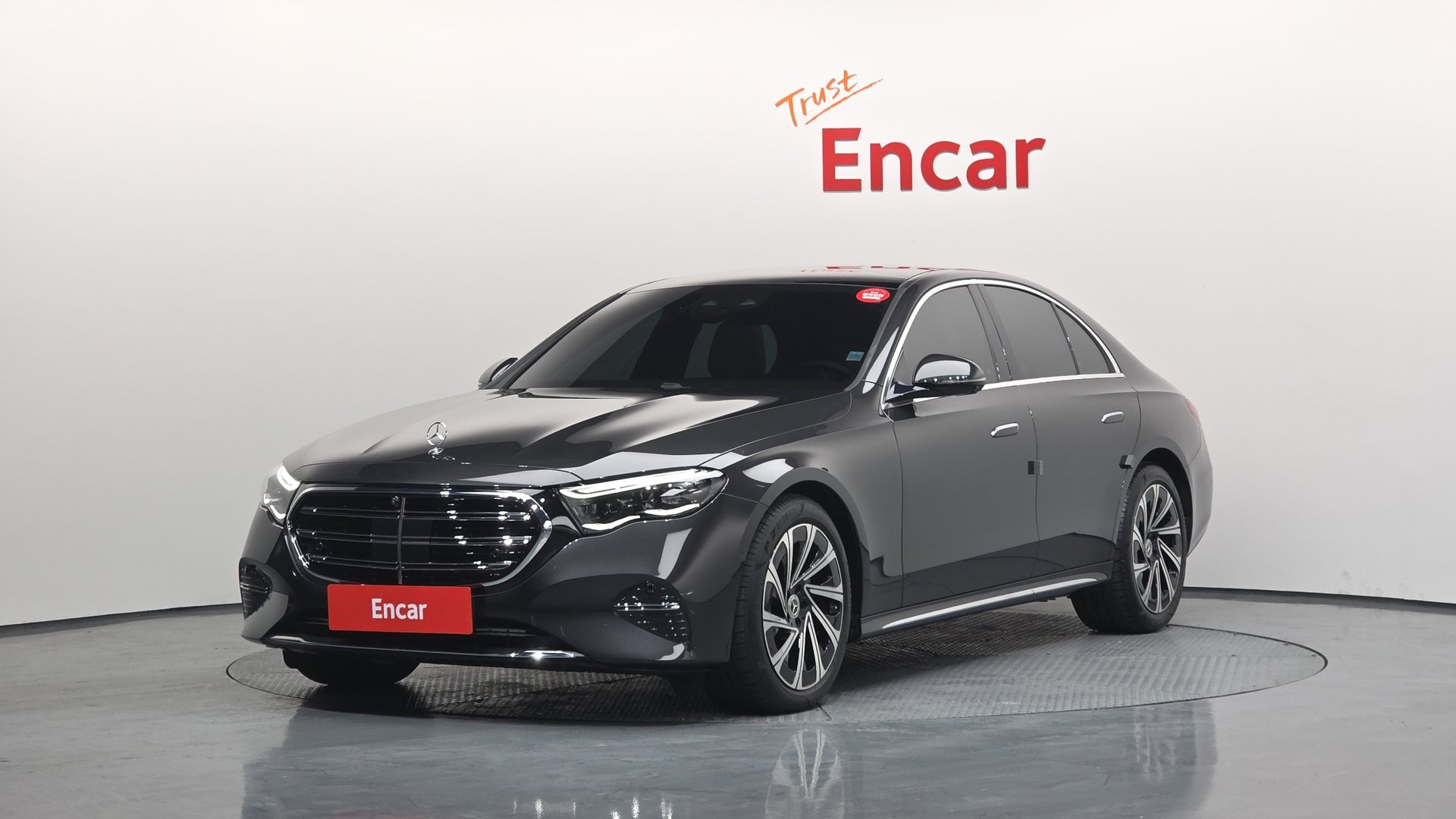 MERCEDES-BENZ E-CLASS - View 1