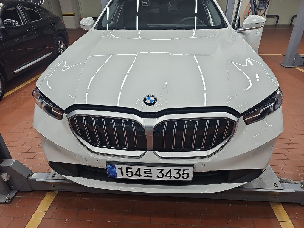 BMW 5 SERIES - View 1