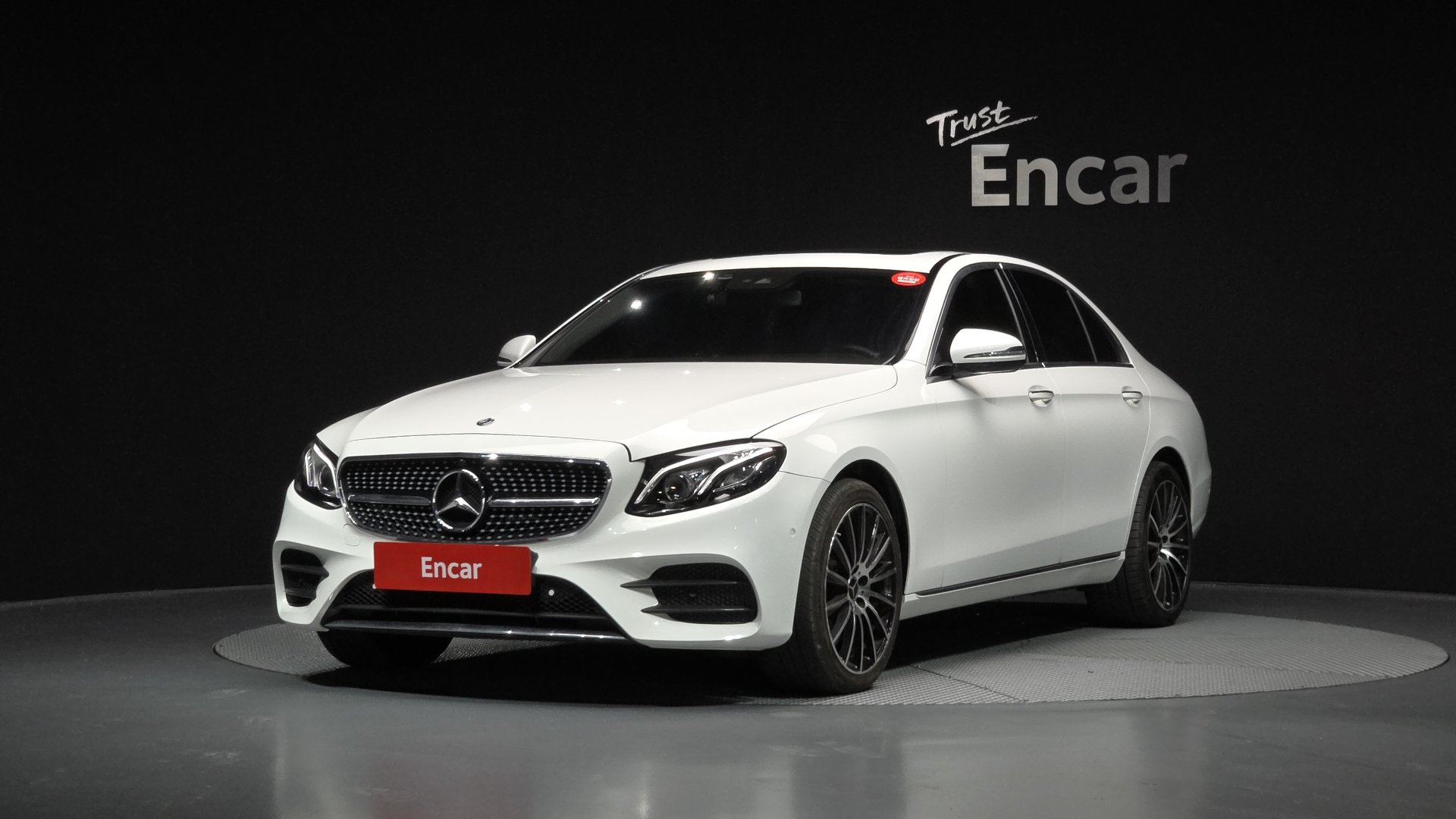MERCEDES-BENZ E-CLASS - View 1