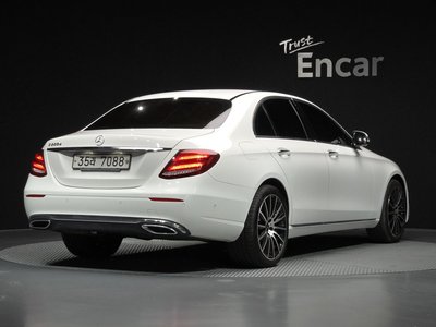 MERCEDES-BENZ E-CLASS - 3