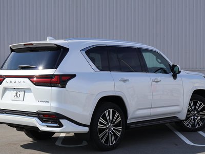 2025 Lexus LX thumbnail 23