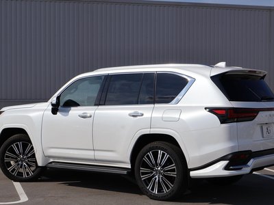 2025 Lexus LX thumbnail 19