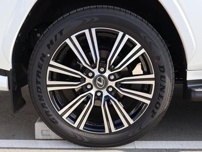 2025 Lexus LX thumbnail 31