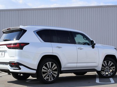 2025 Lexus LX thumbnail 24