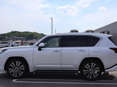 2025 Lexus LX thumbnail 15