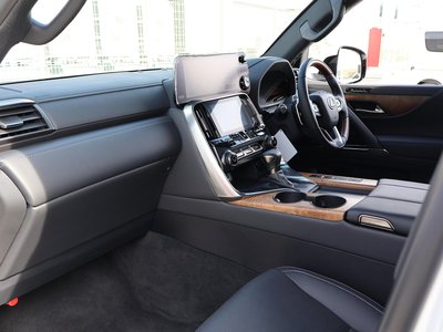 2025 Lexus LX thumbnail 39