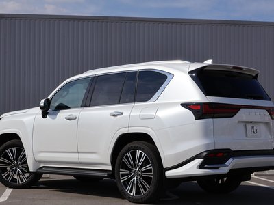 2025 Lexus LX thumbnail 18