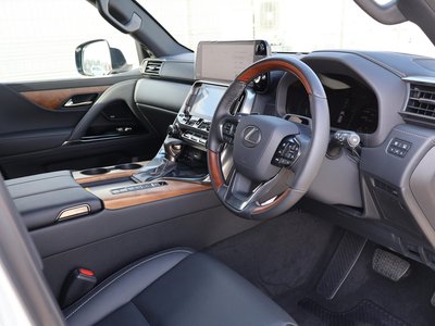 2025 Lexus LX thumbnail 35