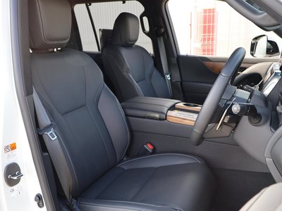 2025 Lexus LX thumbnail 38
