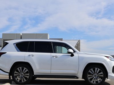 2025 Lexus LX thumbnail 16