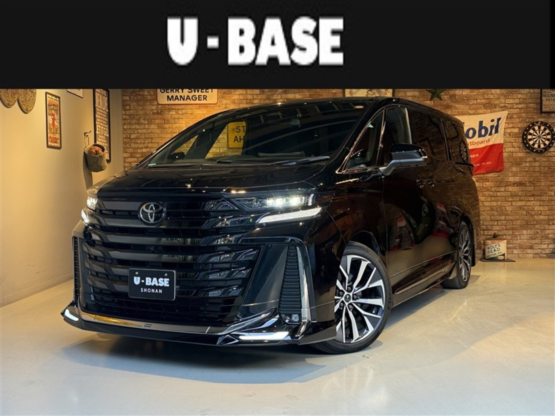 TOYOTA VELLFIRE - View 1