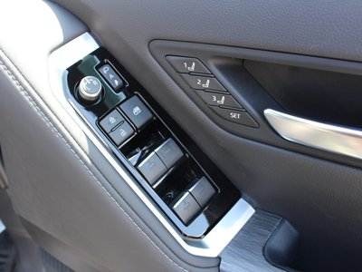 صورة مصغرة 46 لـ 2023 Toyota LAND CRUISER 300