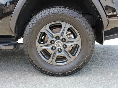 صورة مصغرة 13 لـ 2023 Toyota LAND CRUISER 300