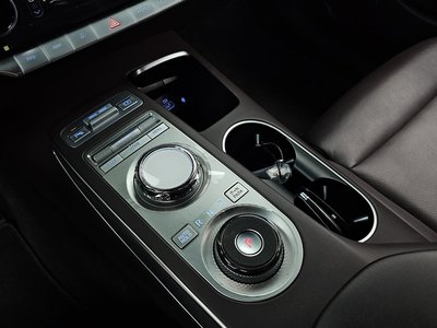 صورة 9 لـ 2021 Genesis GV70