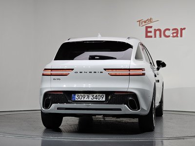 صورة 4 لـ 2021 Genesis GV70