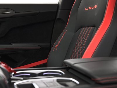 2024 Lamborghini URUS thumbnail 16